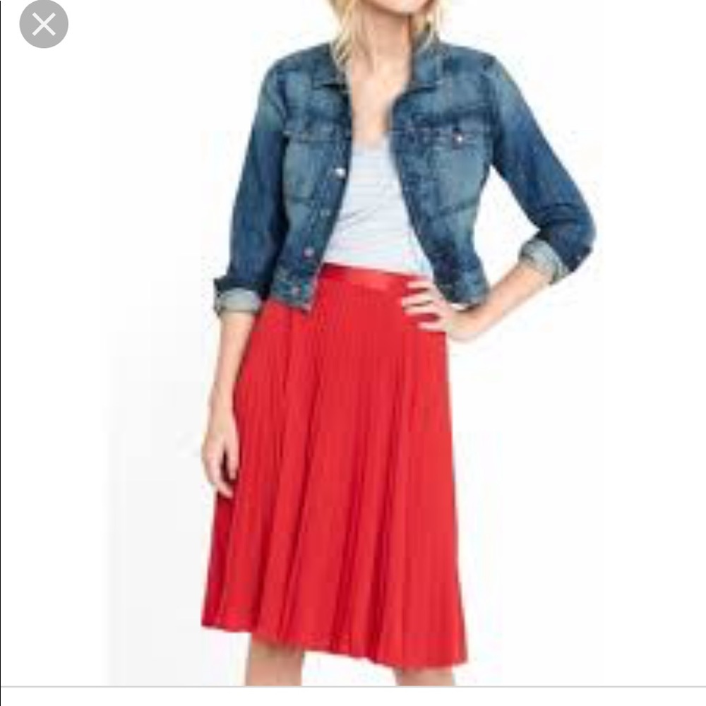 Pleated red skirt